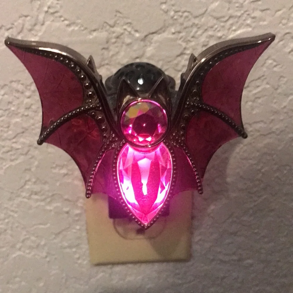 BBW Bat🦇Wallflower Light-Up Plug-In - Picture 4 of 4